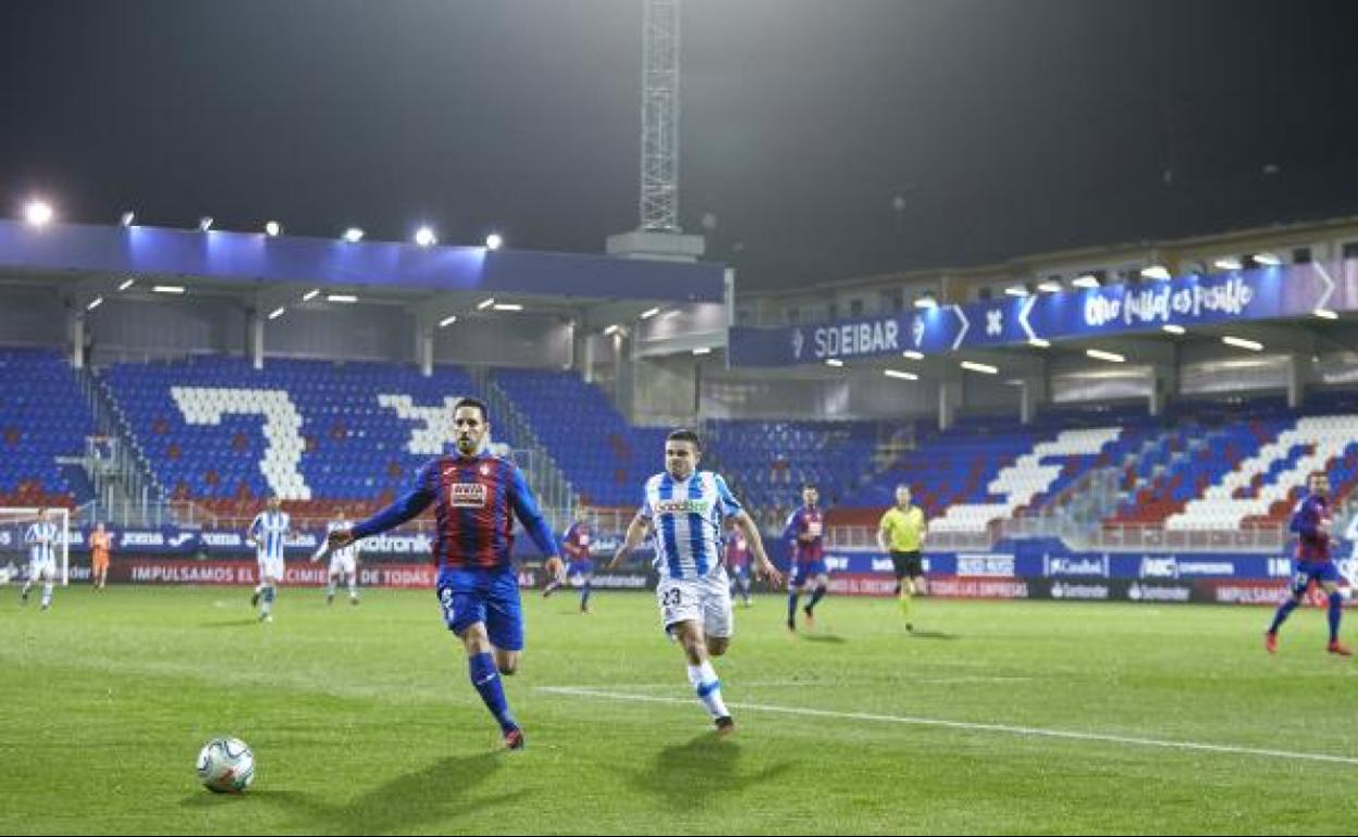 Imagen del partido Eibar-Real Sociedad disputado a puerta cerrada en Ipurua.