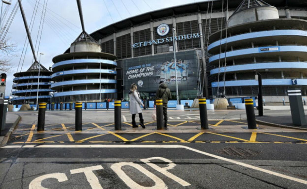 El Etihad Stadium tras aplazamiento del partido de fútbol de la Premier League. 