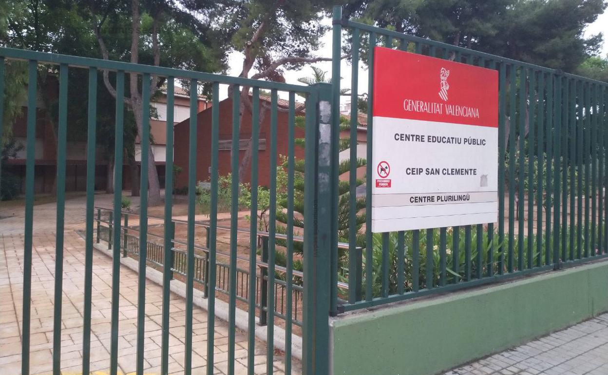 El acceso al colegio público San Clemente. 