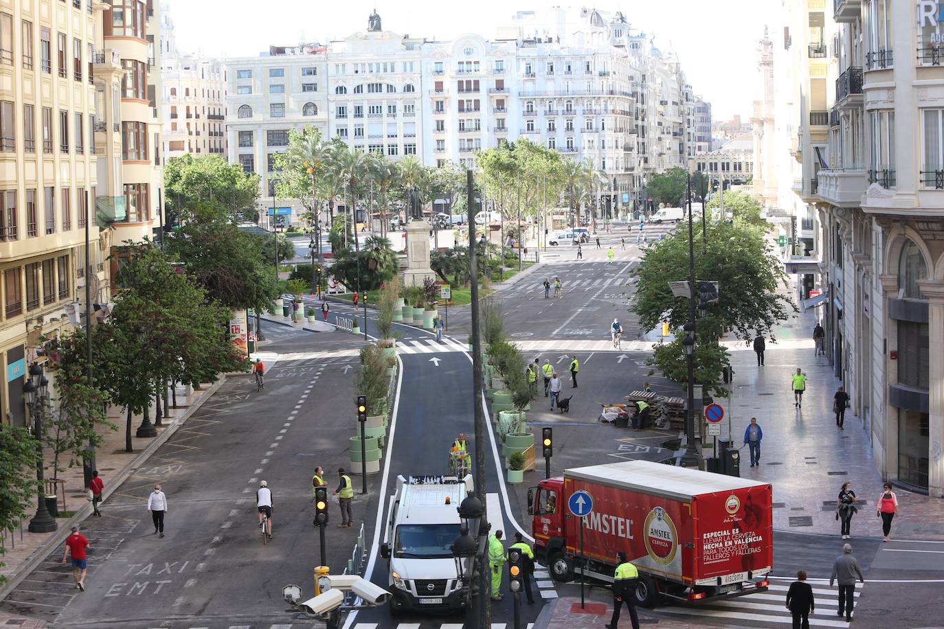 Fotos: Avanza la peatonalización de la plaza del Ayuntamiento de Valencia