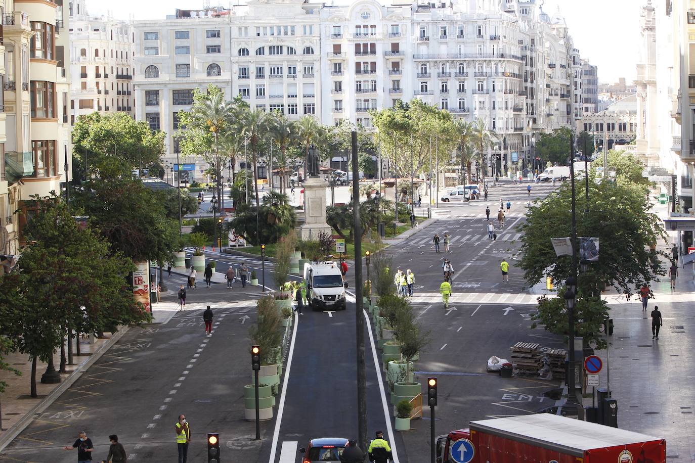 Fotos: Avanza la peatonalización de la plaza del Ayuntamiento de Valencia