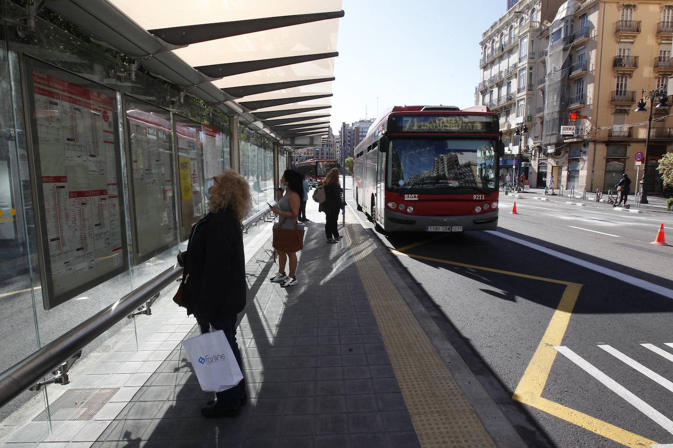 Fotos: Avanza la peatonalización de la plaza del Ayuntamiento de Valencia