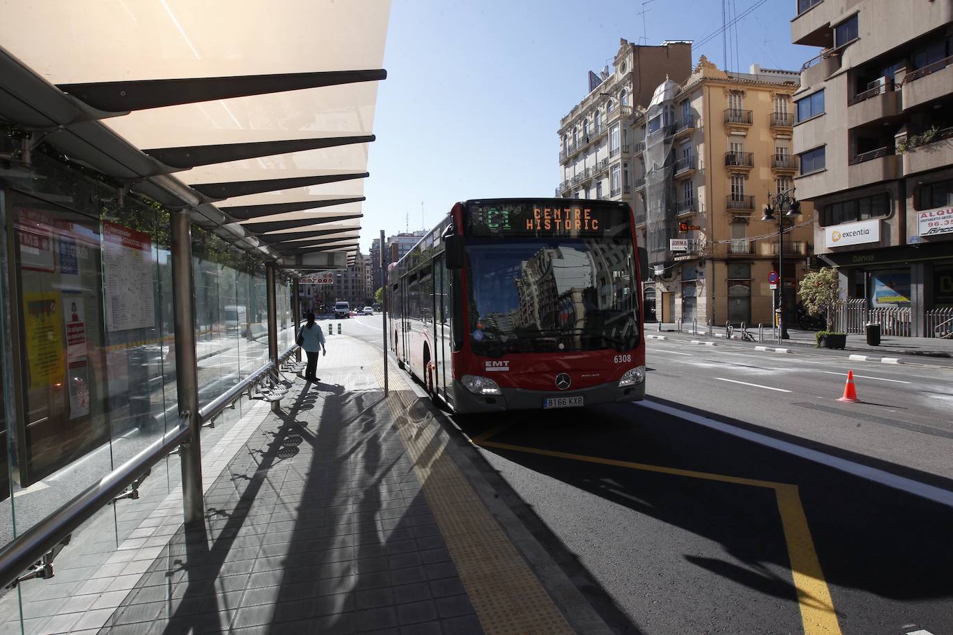 Fotos: Avanza la peatonalización de la plaza del Ayuntamiento de Valencia