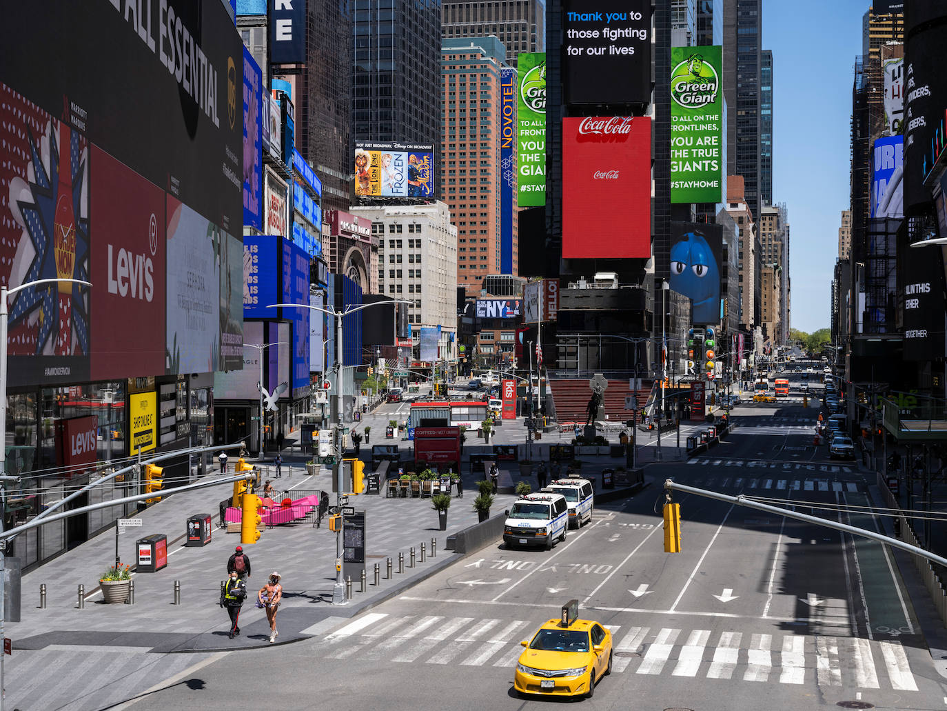 Con más de 340 mil contagiados y alrededor de 27.000 fallecidos en todo el estado, Nueva York se ha convertido en el epicentro mundial del coronavirus. Sus calles se han vaciado y muestran imágenes inéditas. De momento sigue sin cumplir los siete criterios de salud que el gobernador Andrew Cuomo exige para poder iniciar la desescalada.