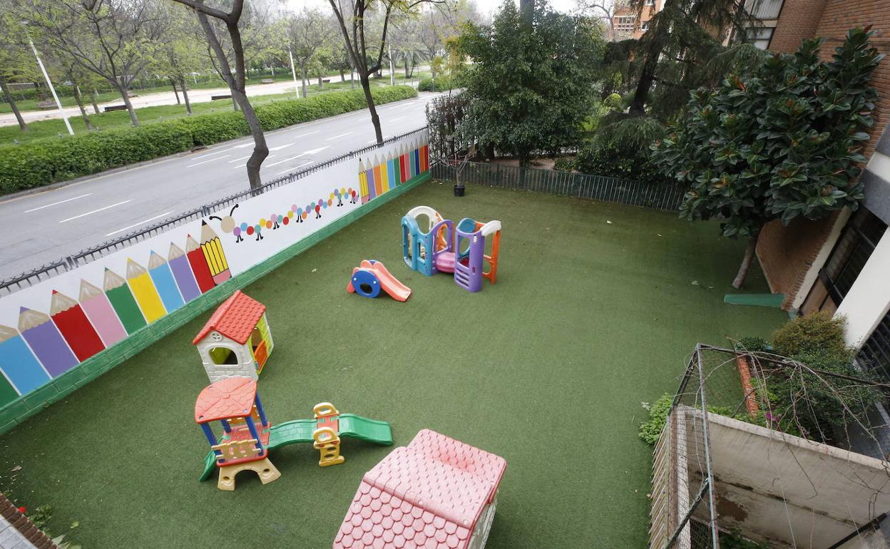 Patio de Infantil  del colegio Santa María de Valencia. 