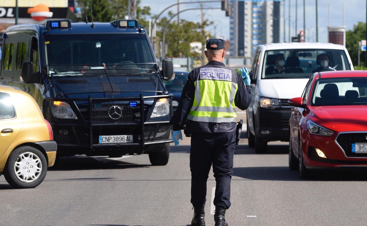 Imagen de archivo de un control de la Policía Nacional. 