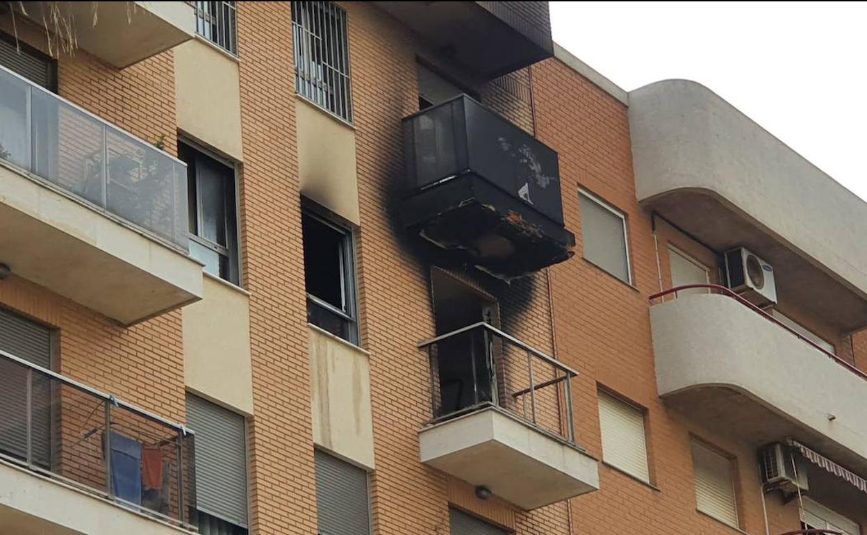 La vivienda de San Marcelino donde se ha producido el incendio.