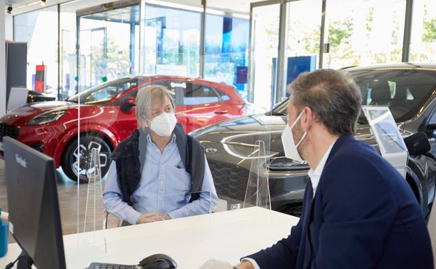 Mamparas en la atención al cliente.