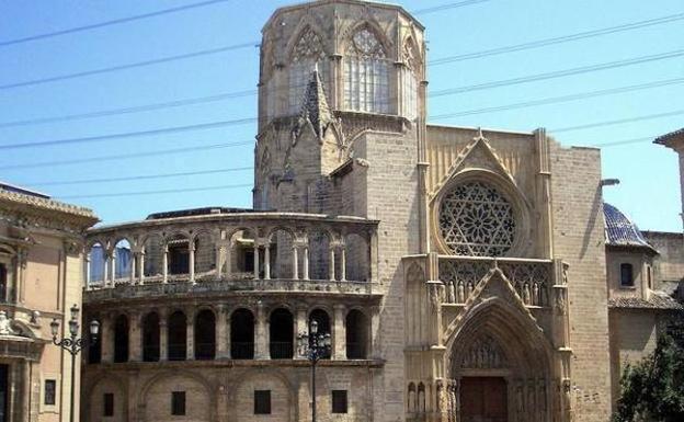 El Arzobispado desinfecta la catedral antes del retorno hoy de los feligreses