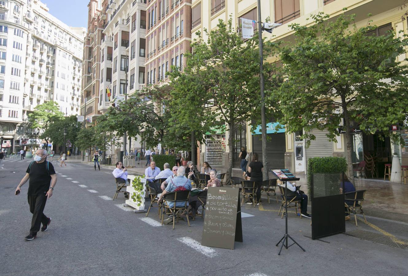 Sol, playa, cervezas en las terrazas, visitas a los templos y largos paseos a lo largo de una jornada en la que se evidencia que la Comunitat va recuperando el pulso. 