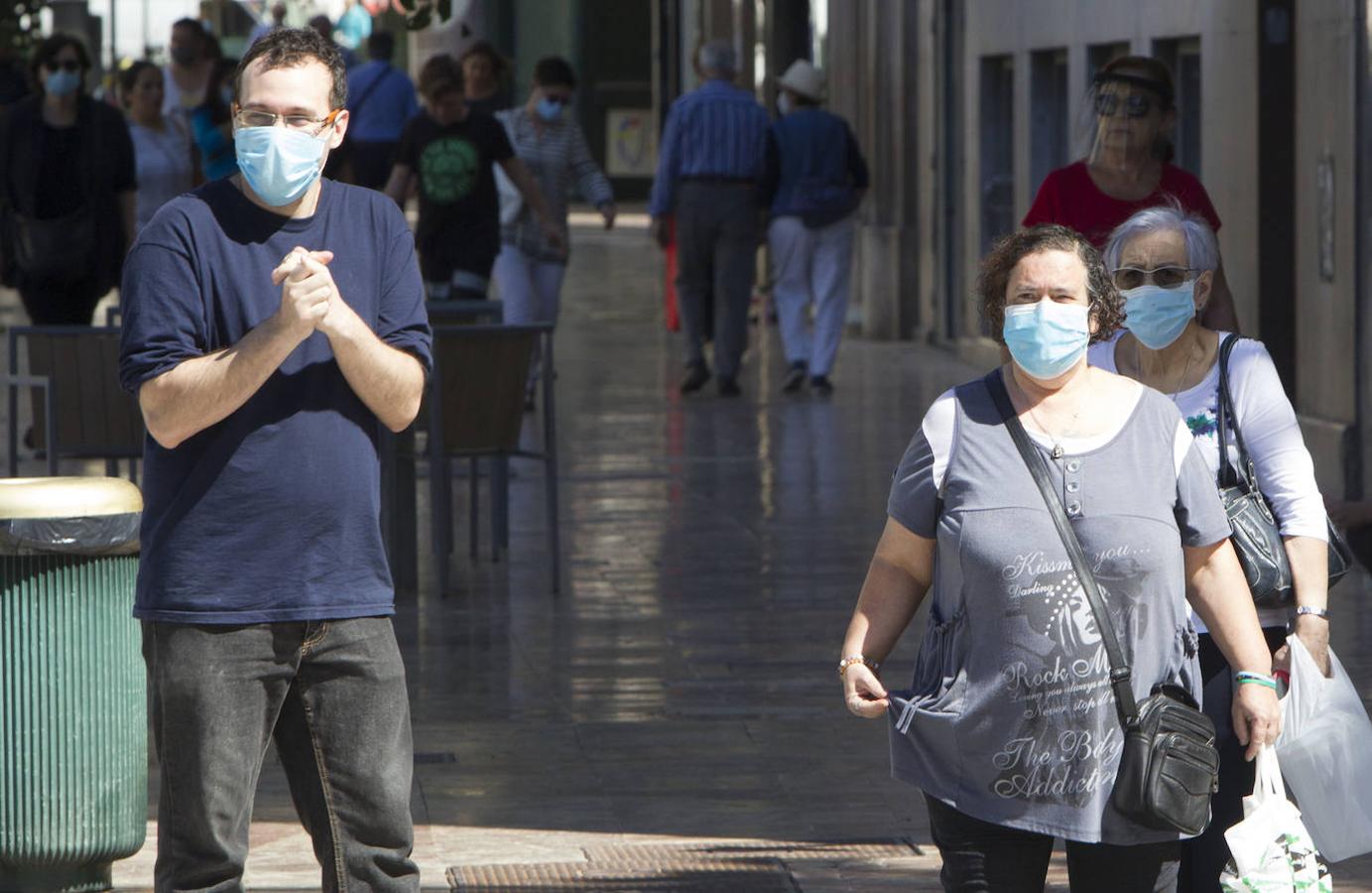 Sol, playa, cervezas en las terrazas, visitas a los templos y largos paseos a lo largo de una jornada en la que se evidencia que la Comunitat va recuperando el pulso. 