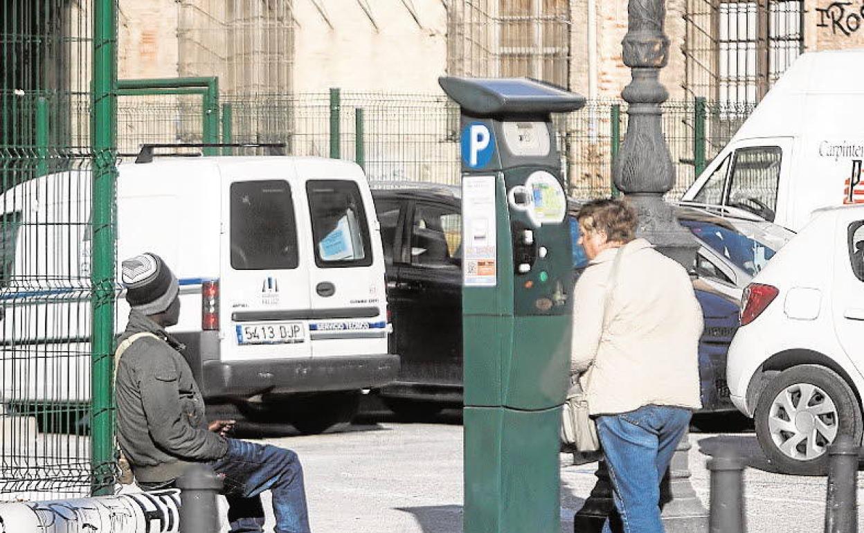 Valencia vuelve a cobrar por el servicio de la ORA