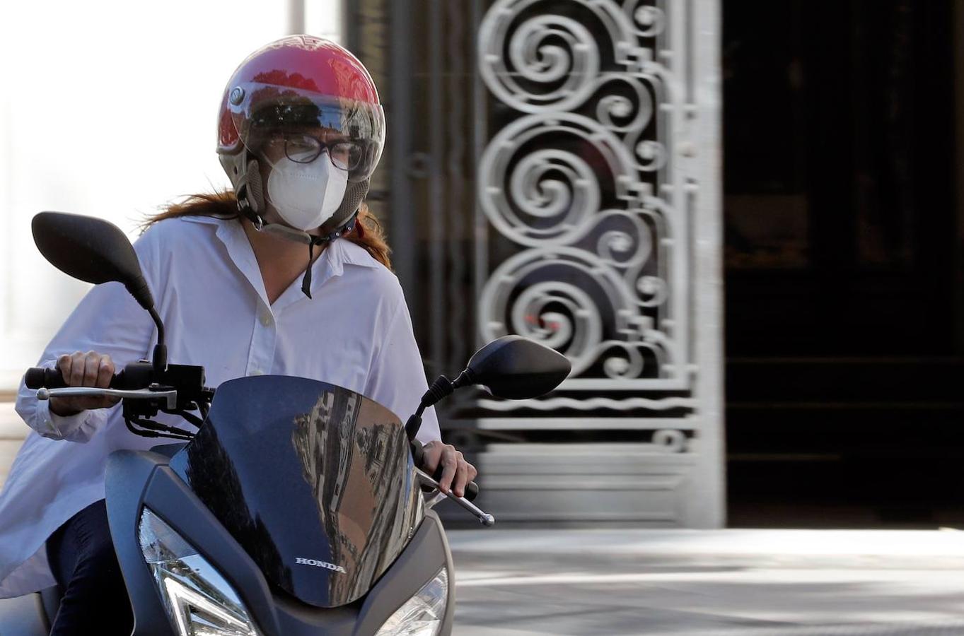 Fotos: Tercer día de la fase 1 en Valencia: las mascarillas toman la calle