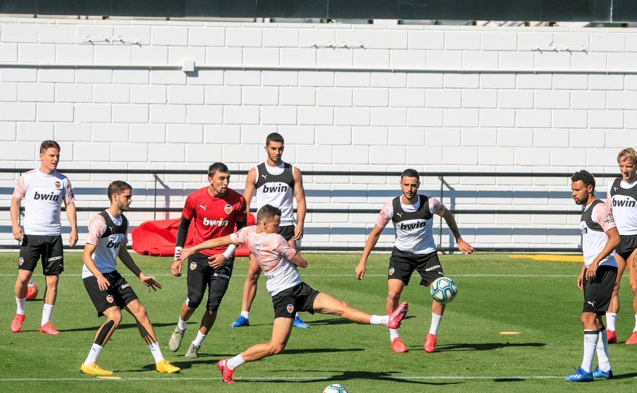 Los jugadores del Valencia pasan las pruebas serológicas