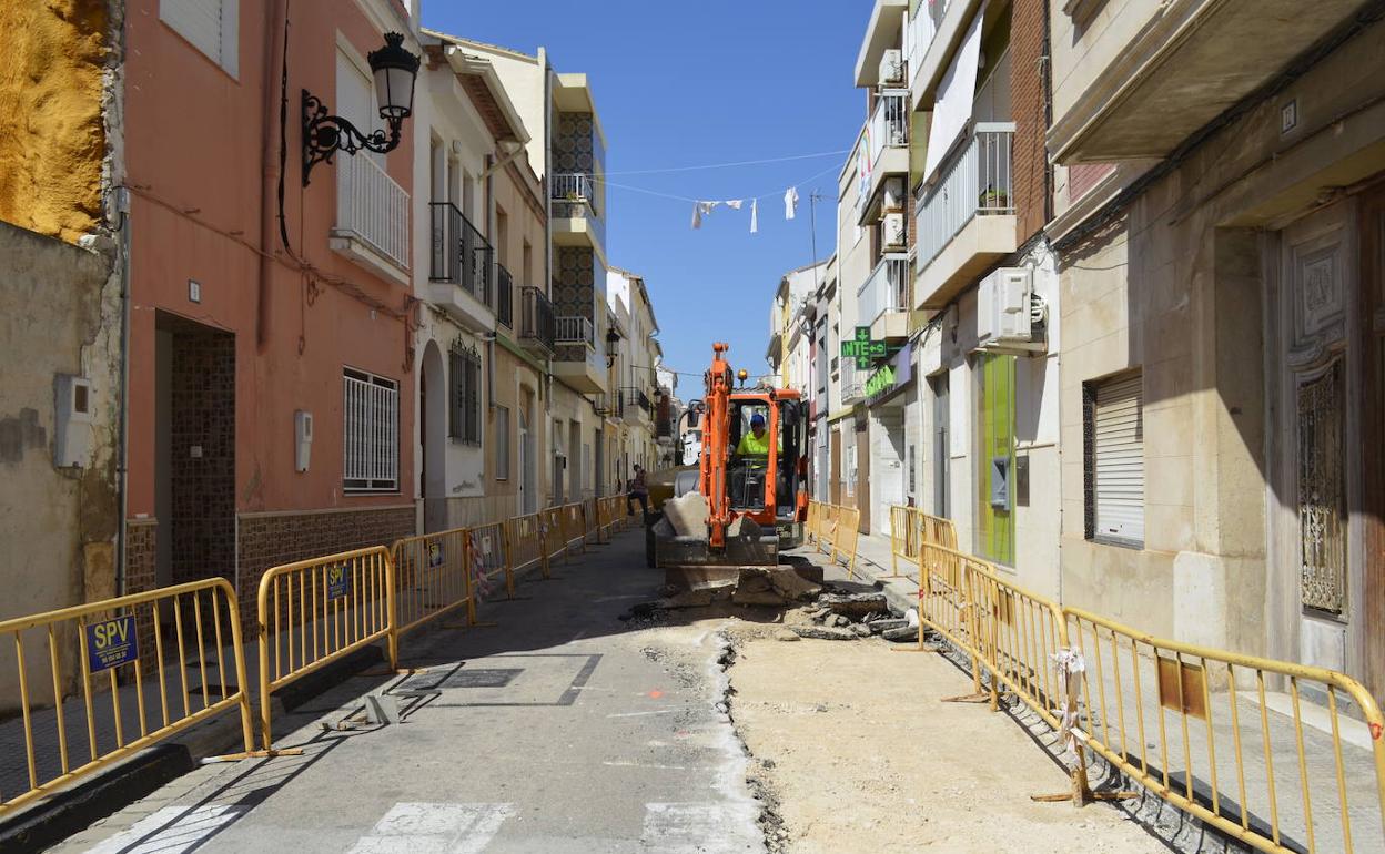 Obras en la calle Mayor de Miramar. 