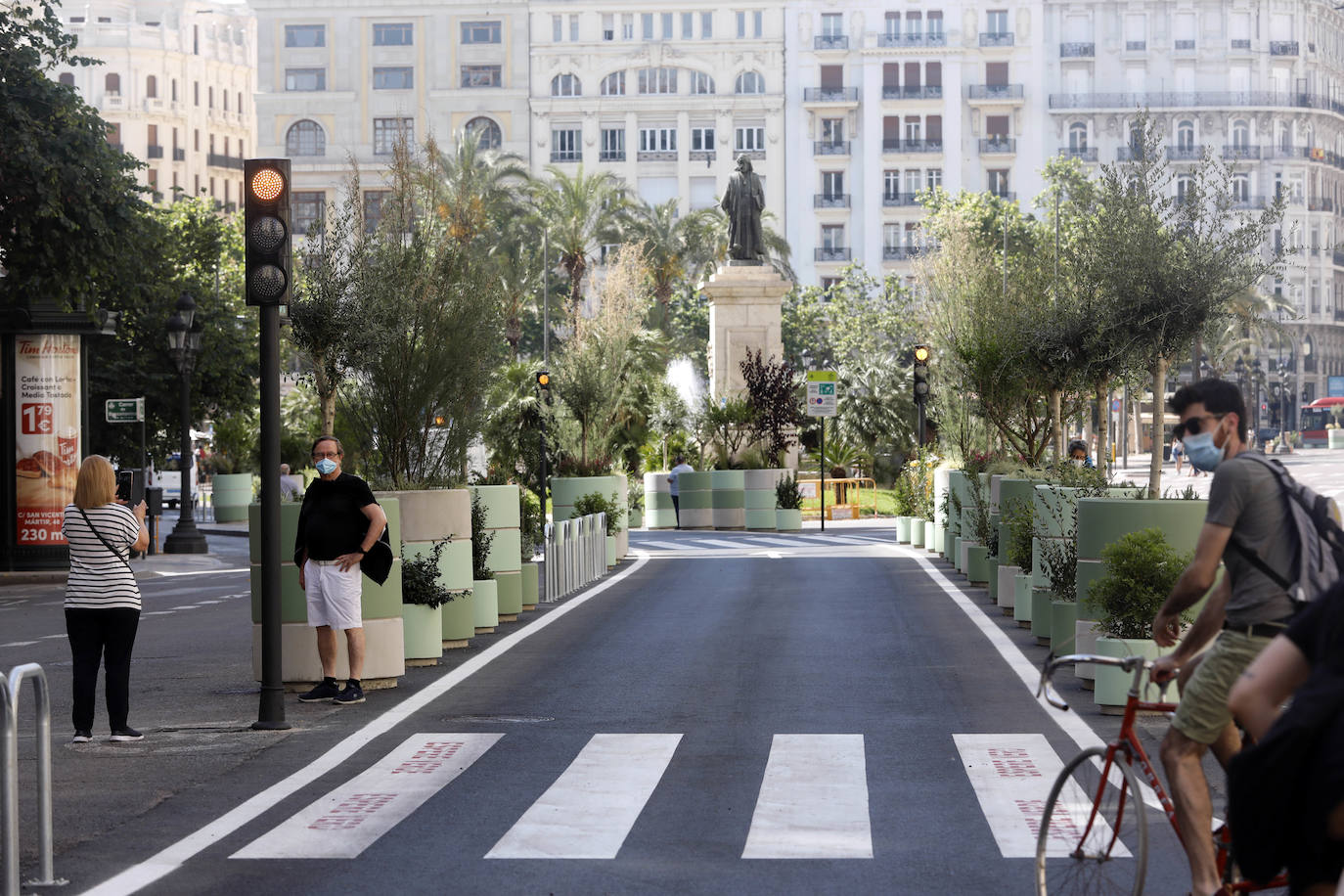 Fotos: Maceteros de la plaza del Ayuntamiento de Valencia