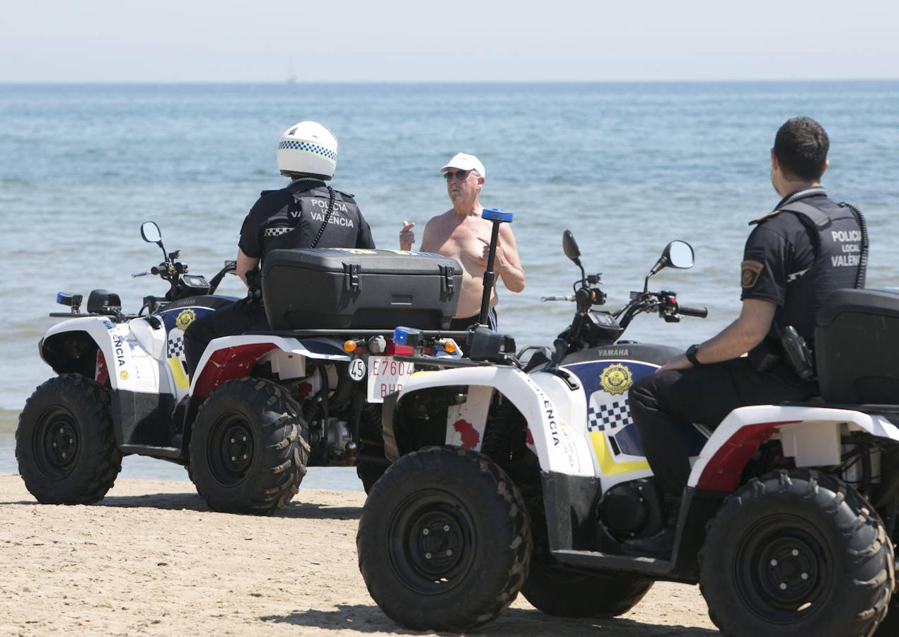 A la espera de concretarse oficialmente las nuevas normas para disfrutar de la costa este verano -ya se ha hecho público el borrador-, las playas de la Comunitat empiezan a recibir cada día más visitantes. 