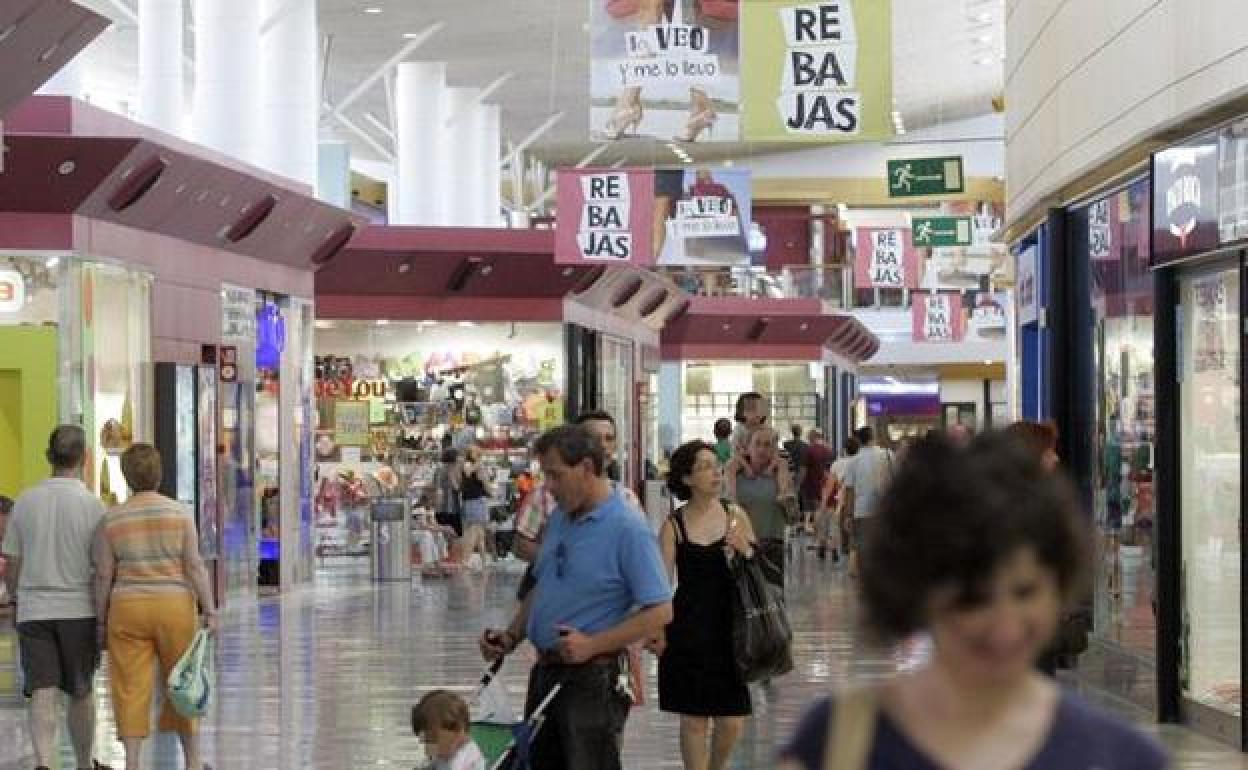 El interior de un centro comercial de Valencia.