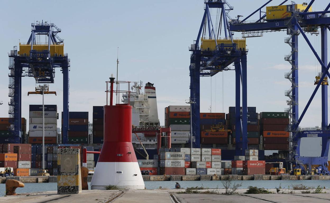 Una de las instalaciones del recinto portuario de Valencia. 