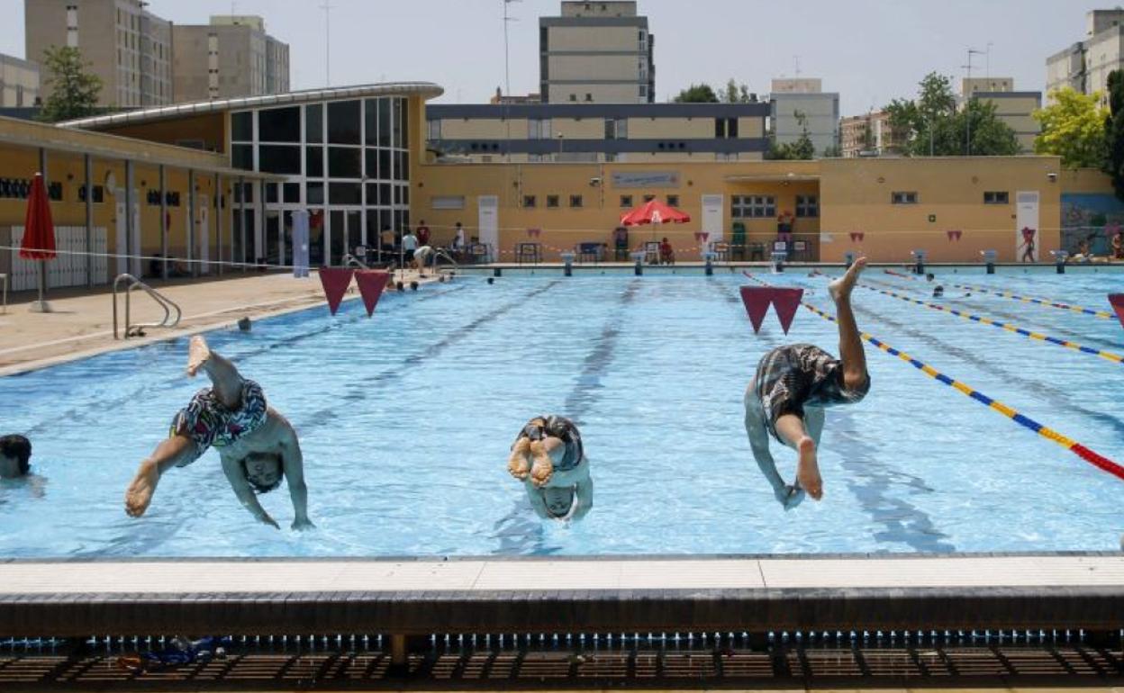 Piscina abierta en la Comunitat.