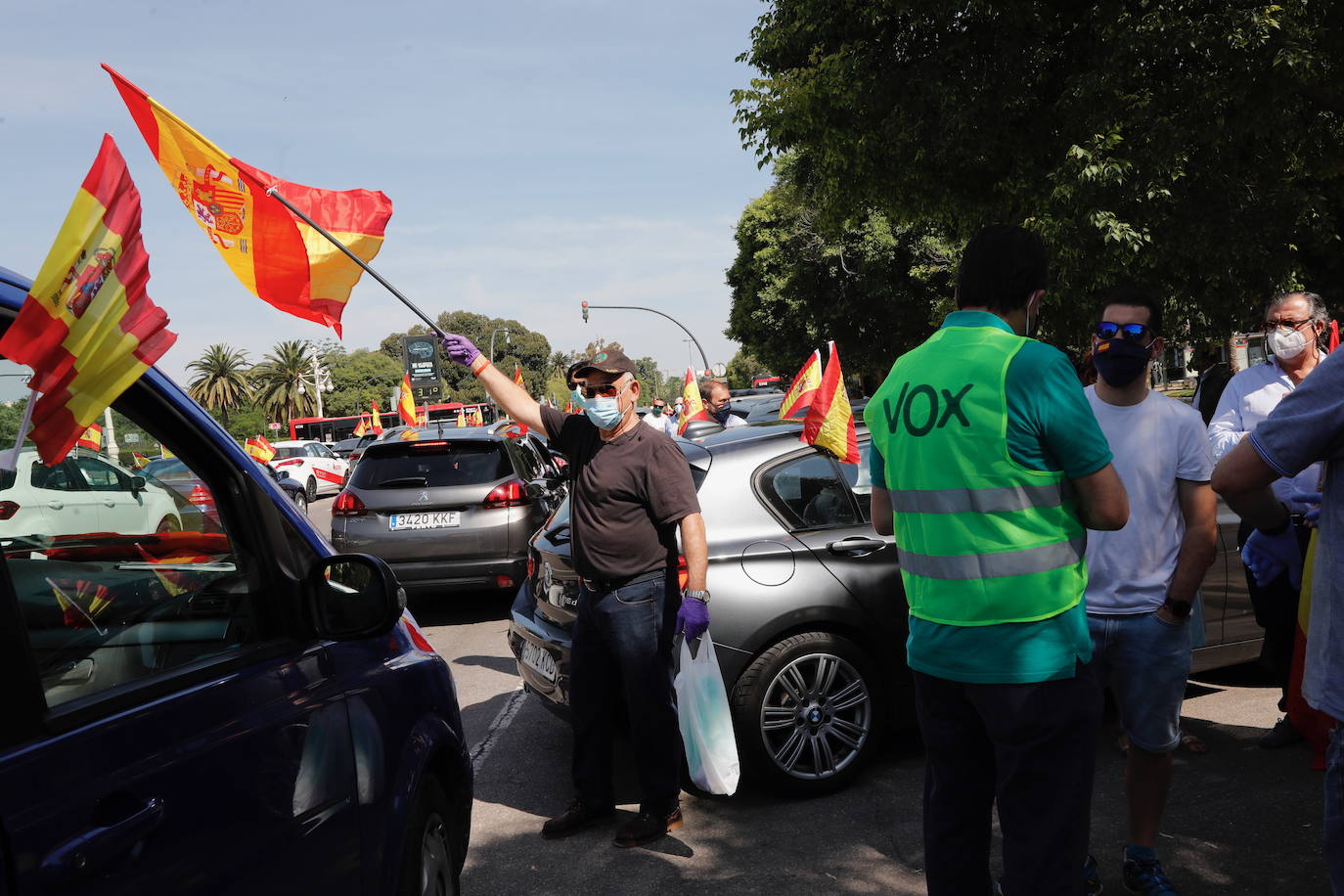 La marcha de vehículos contra la política del Gobierno se inicia en la Alameda y recorrerá la ciudad hasta llegar a San Agustín. 