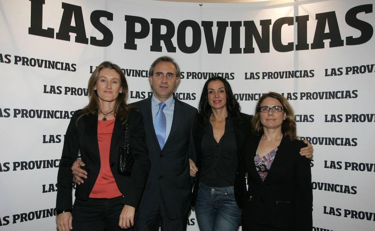 Javier Castellar con Alicia Fernández de Castro, Teresa Mercado y Luisa González. 