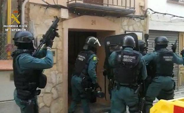 Tres detenidos por ocupar una vivienda y usar otra como almacén de robos en Ibi