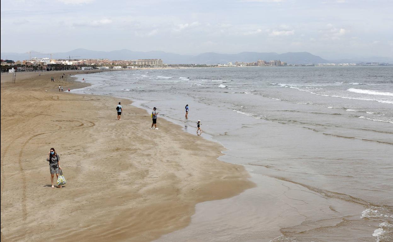 Playas con tornos de acceso, sin papeleras y analíticas de la arena