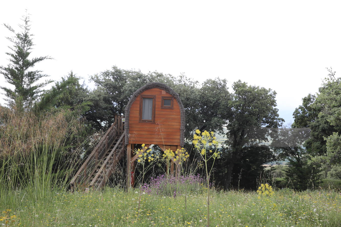 Cabaña en el árbol del Camping Monte Holiday en Gargantilla del Lozoya (Madrid).