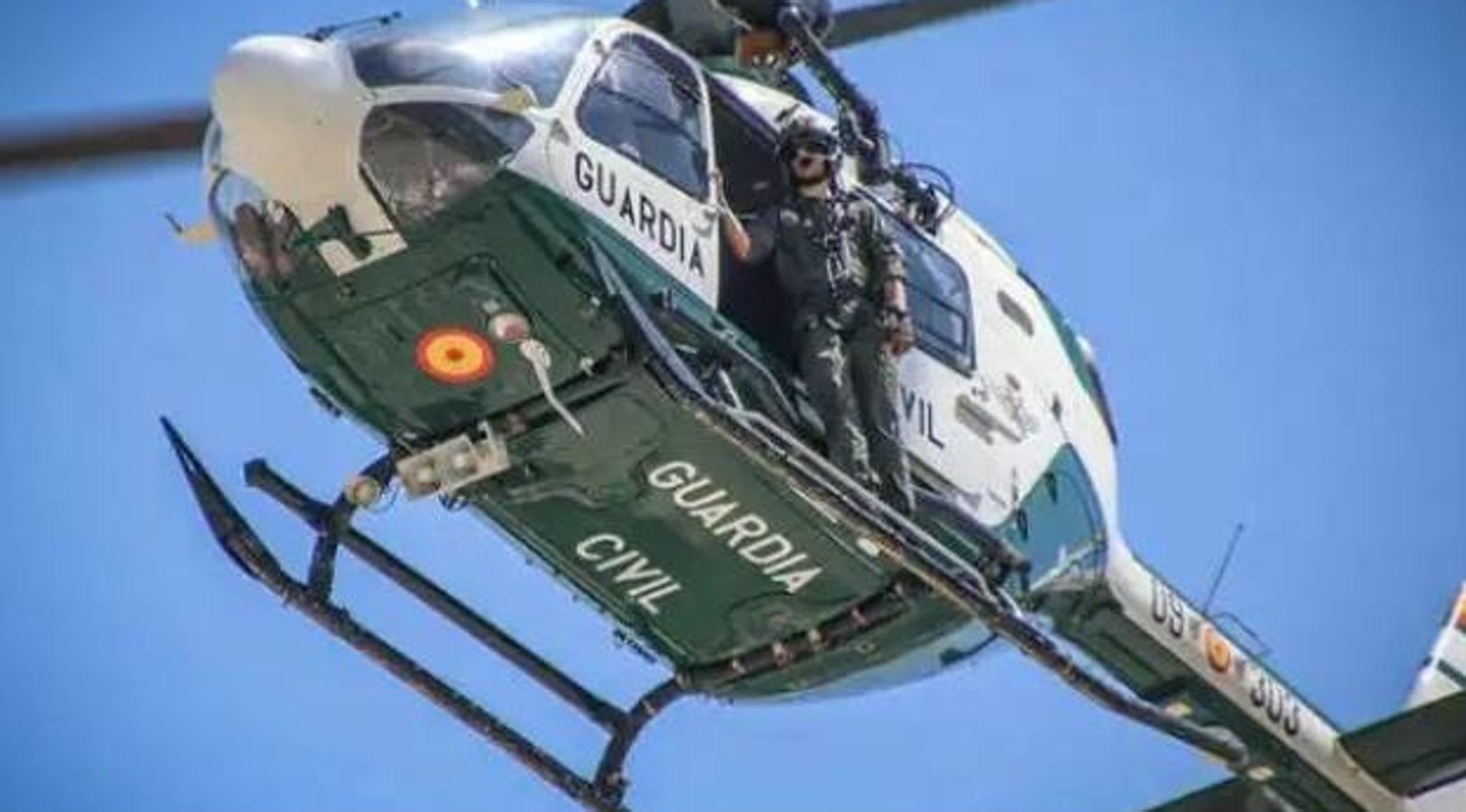 La Guardia Civil de Valencia ha pedido colaboración a los vecinos de los pueblos y aldeas de la comarca de los Serranos para localizar y detener al 'Rambo de Requena'. El operativo de búsqueda del ladrón que mantiene en jaque a los guardias civiles y policías desde hace tres meses se ha reanudado a primera hora de esta mañana. Una decena de patrullas peinan los montes de Chelva, La Sella, Higueruelas, Alpuente, Andilla y Titaguas. 