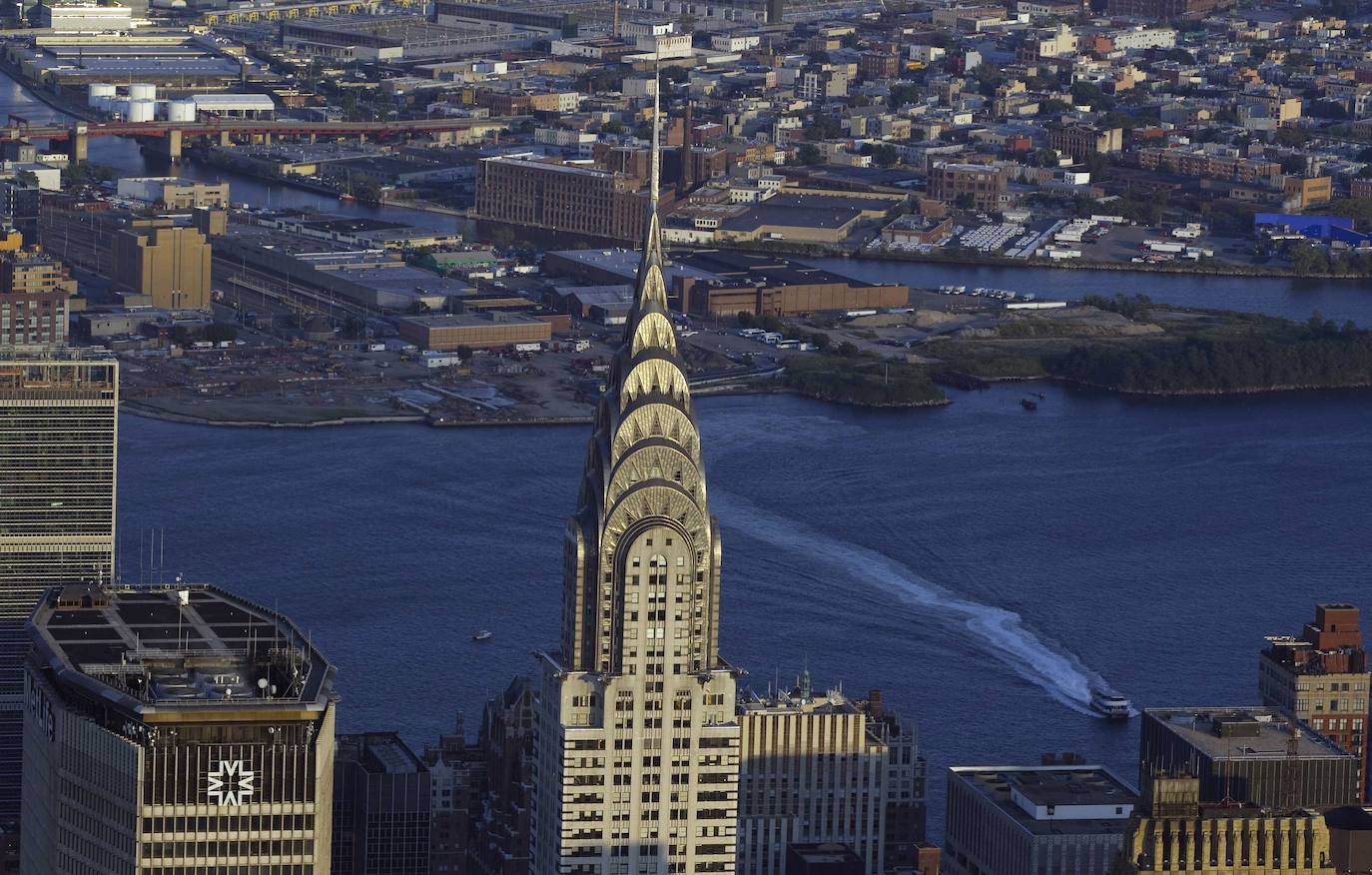 El Edificio Chrysler, uno de los más emblemáticos de Nueva York (y del mundo), cumple 90 años. Fue construido en 1930 y pronto se convirtió en una de las siluetas inconfundibles del skyline de Nueva York. Estas son las curiosidades de sus casi 100 años de vida.