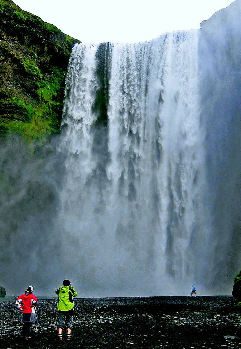 La cascada de Gullfoss, que se salvó de convertirse en presa hidráulica tras años de lucha, es uno de los lugares más visitados de Islandia.