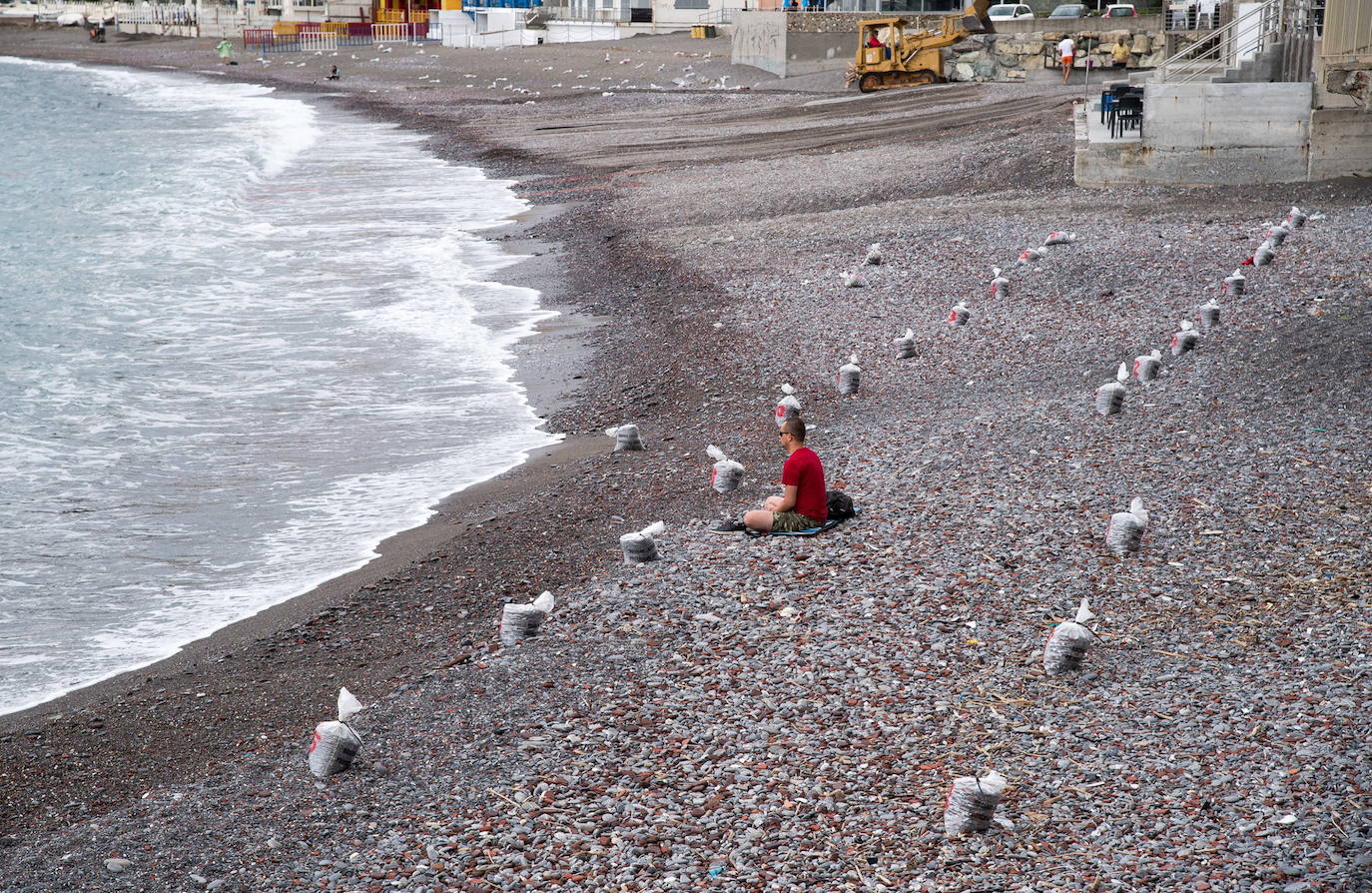 Las playas de Italia reabrirán en medio de la pandemia del coronavirus aunque los bañistas tendrán que mantener una distancia mínima de 5 metros entre ellos y adoptar ciertas medidas higiénicas.