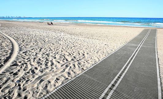 El Saler. Plataforma instalada en el playa.