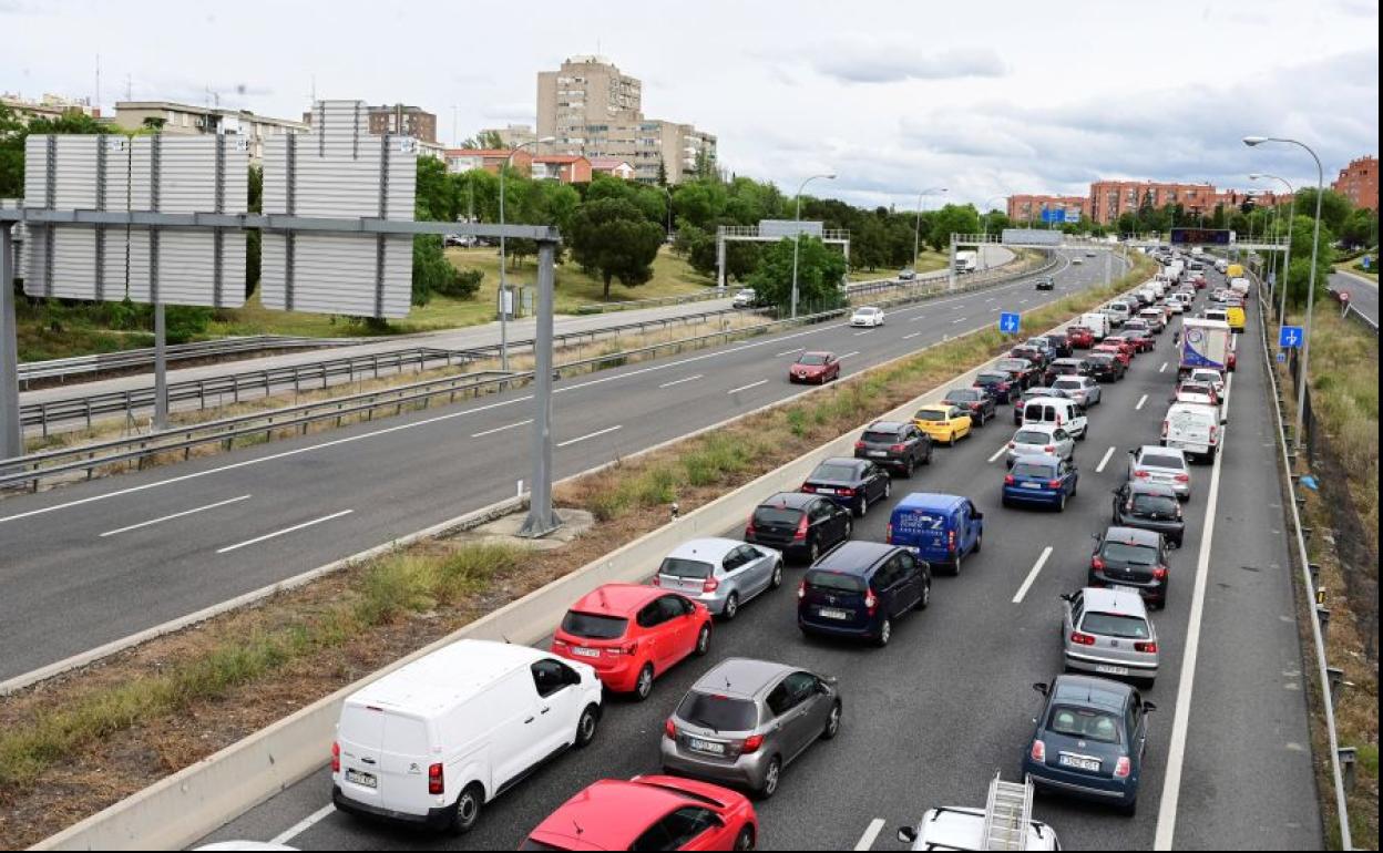 Atasco por un control policial durante el estado de alarma.