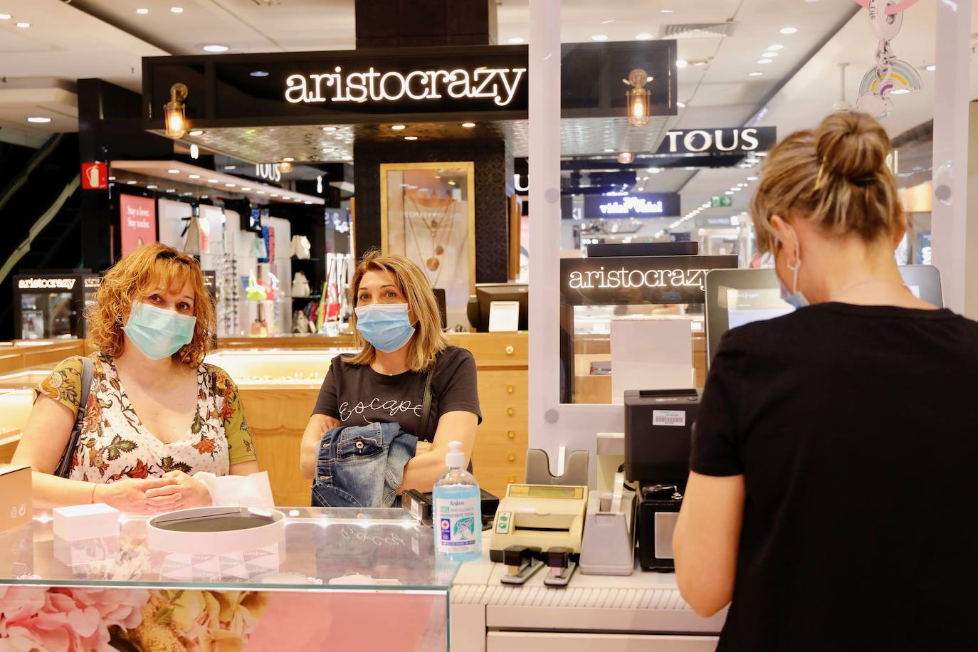 Reapertura de los centros comerciales en Valencia tras el confinamiento