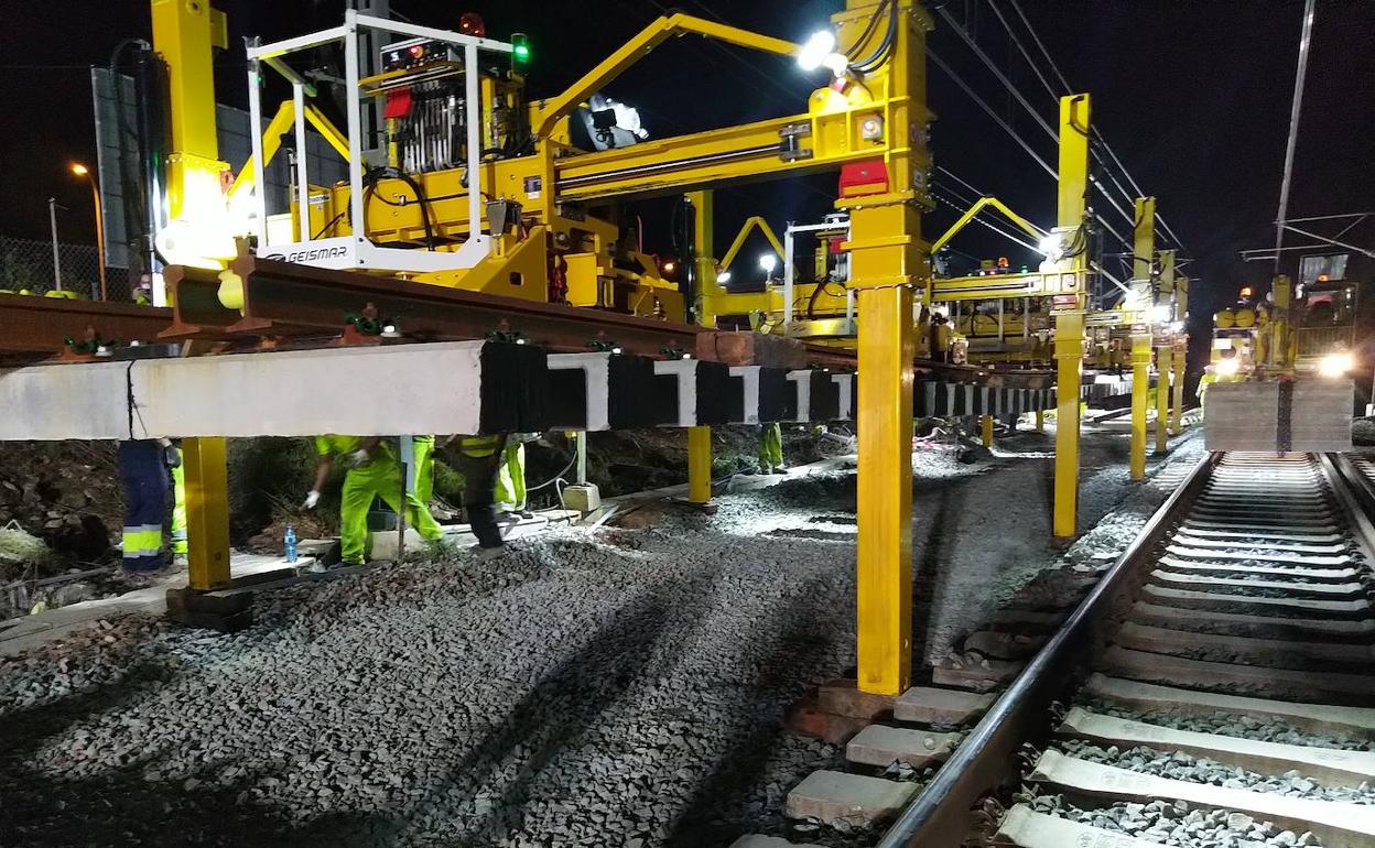 Obras del tercer carril en la estación de Vila-real.