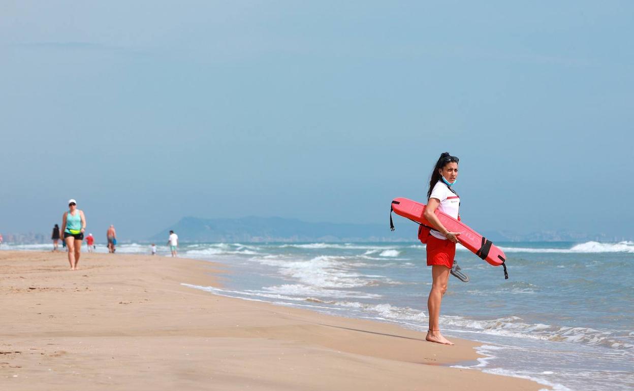 Una playa valenciana, en la reapertura de este lunes 2 de junio.