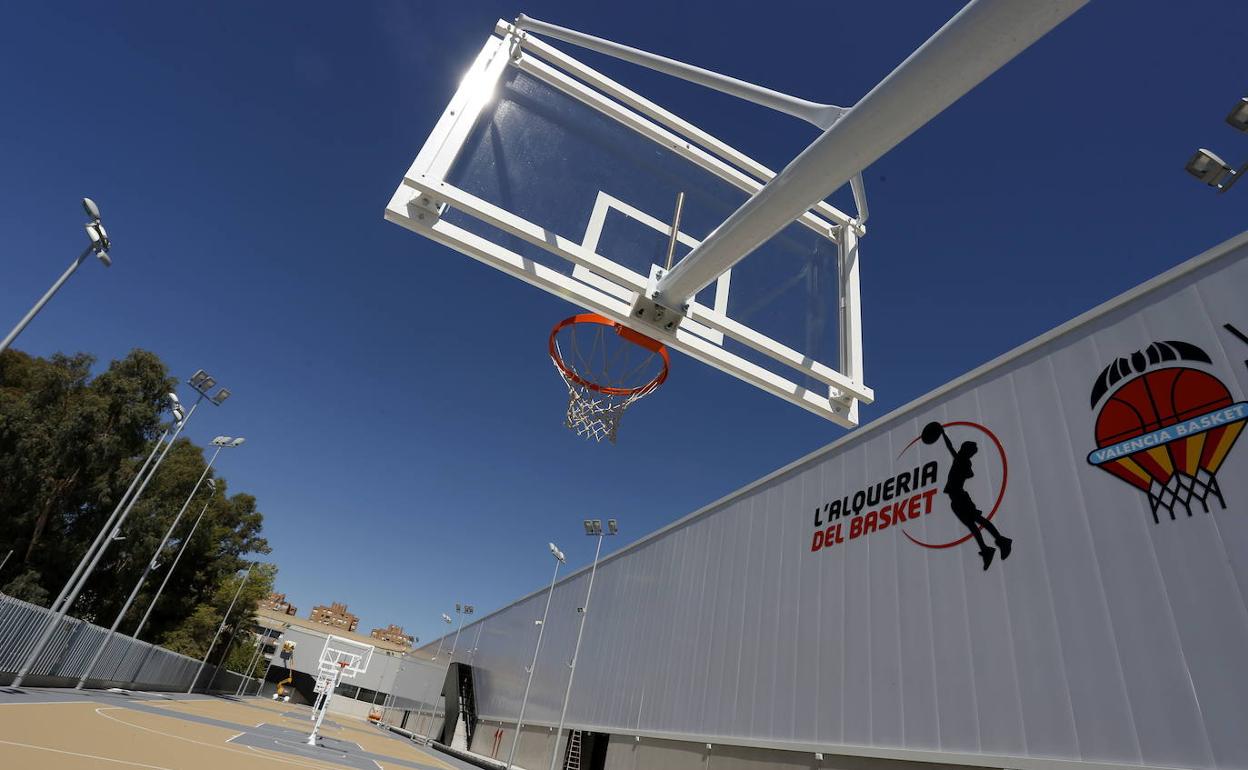 El exterior de L'Alqueria del Basket.