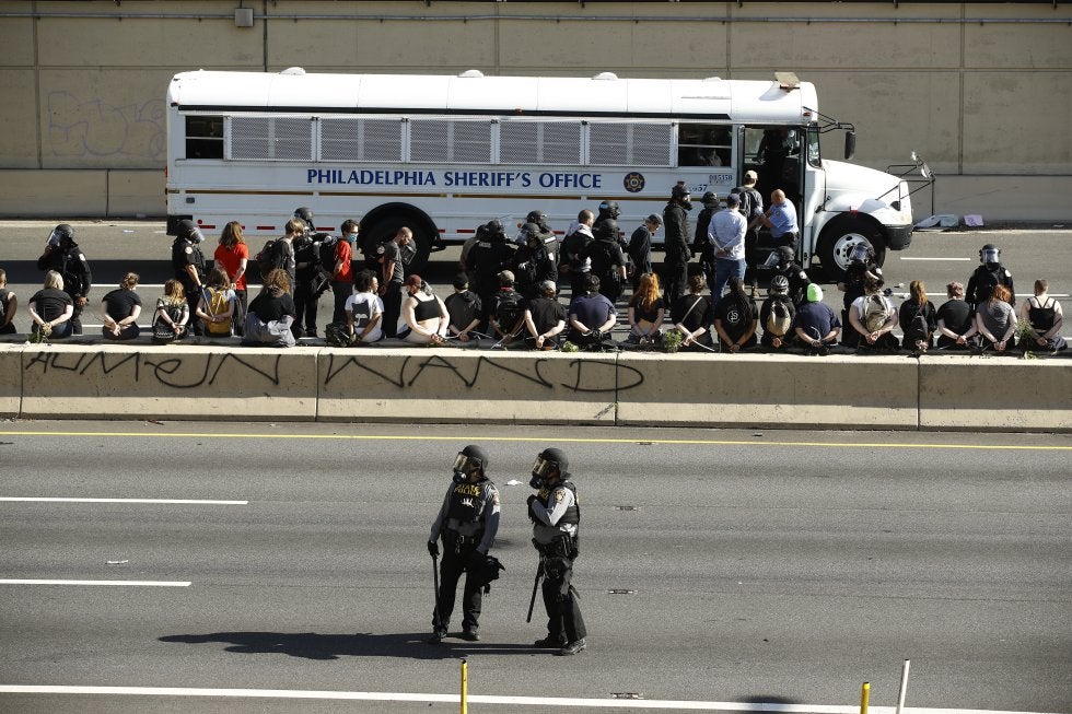 Decenas de manifestantes detenidos tras la jornada de protestas en Filadelfia