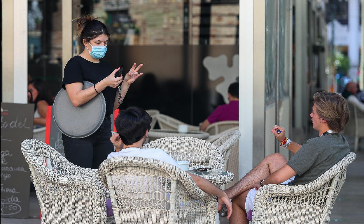 Una terraza en Valencia durante la fase 2 de desescalada. 