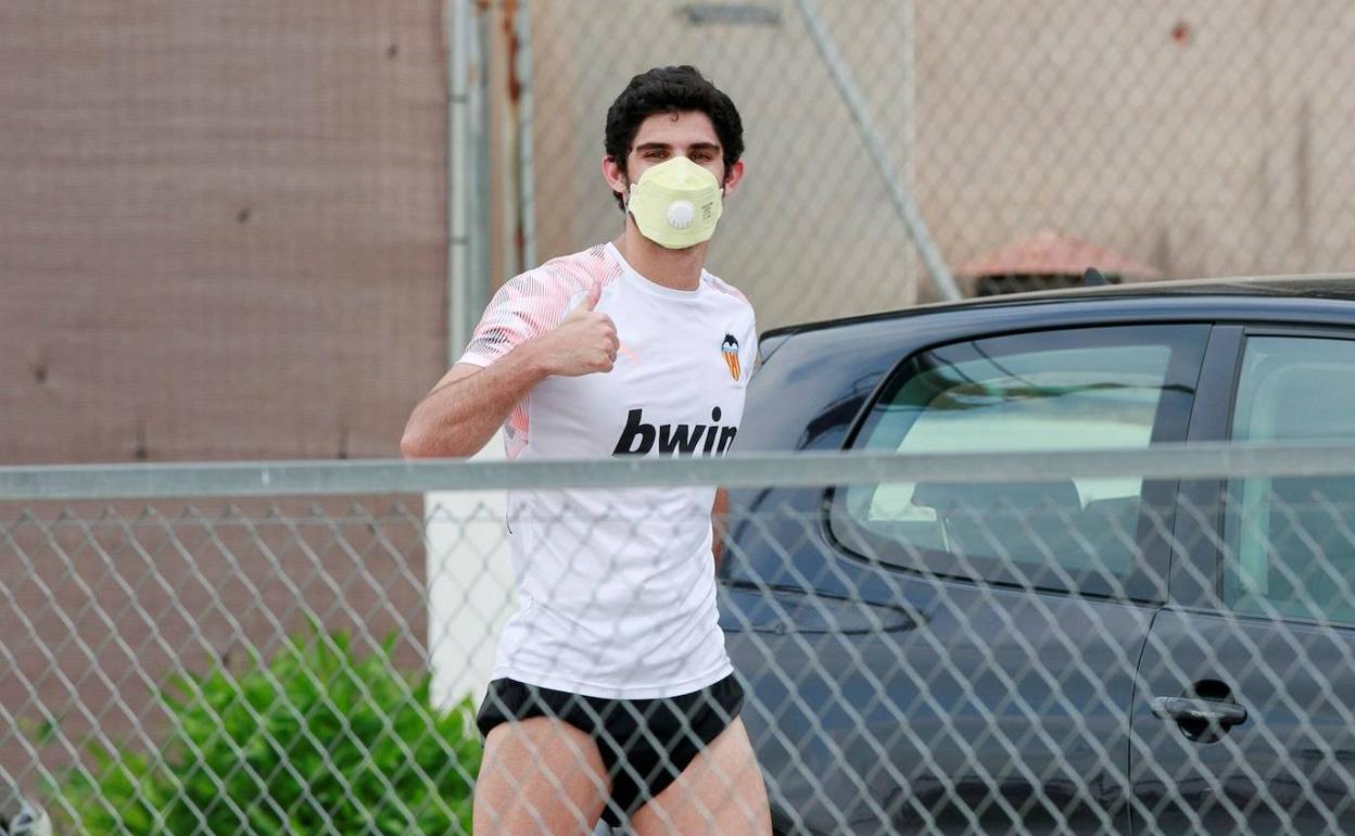 Guedes, durante un entrenamiento en Paterna 