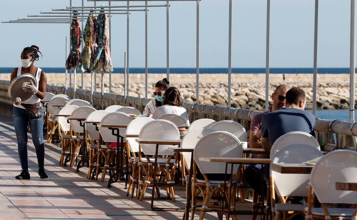 Una terraza en Dénia