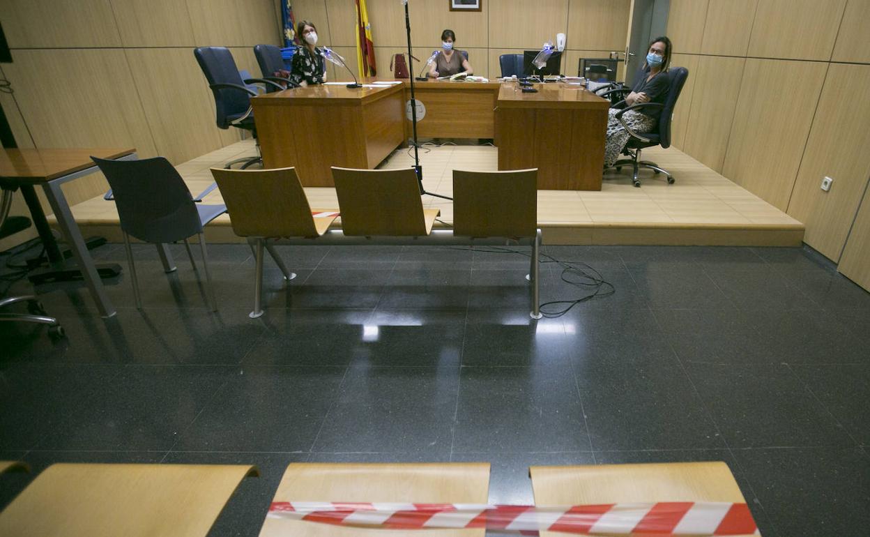 Vista celebrada ayer en la Ciudad  de la Justicia. 