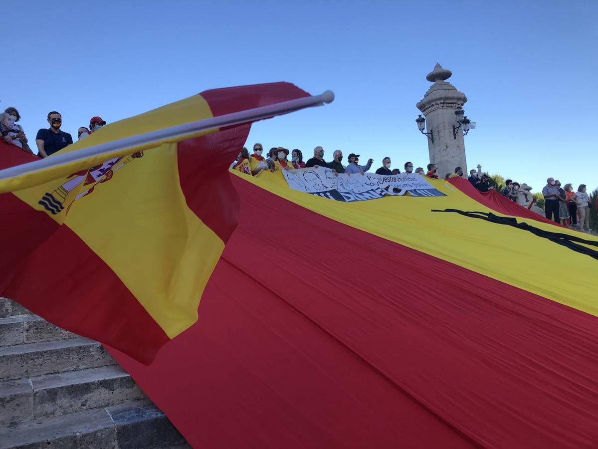 Fotos: Más de un centenar de personas se concentran contra en Valencia contra el Gobierno