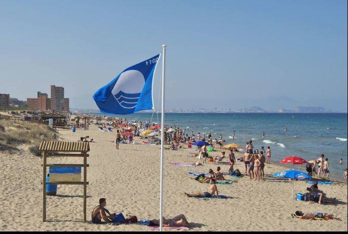 La Comunitat Valenciana ha perdido una bandera azul en 2020, lo que supone que se queda con 134 este año. Siguen aún así siendo la autonomía que más distintivos alberga de toda España, donde en general se han recuperado 23 insignias y se ha quedado con un total de 589. Un año más las costas españolas siguen liderando sin interrupción la clasificación mundial desde 1987.