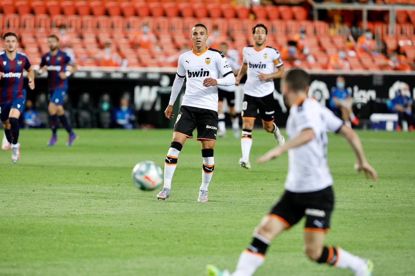 Fotos: El derbi entre el Valencia y el Levante, en imágenes