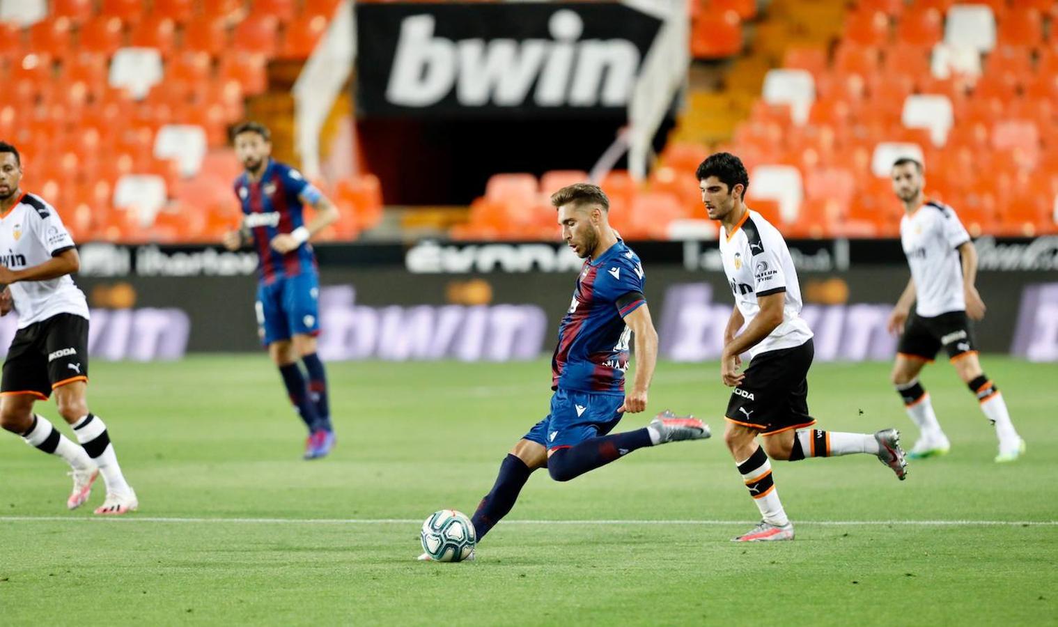 Fotos: El derbi entre el Valencia y el Levante, en imágenes