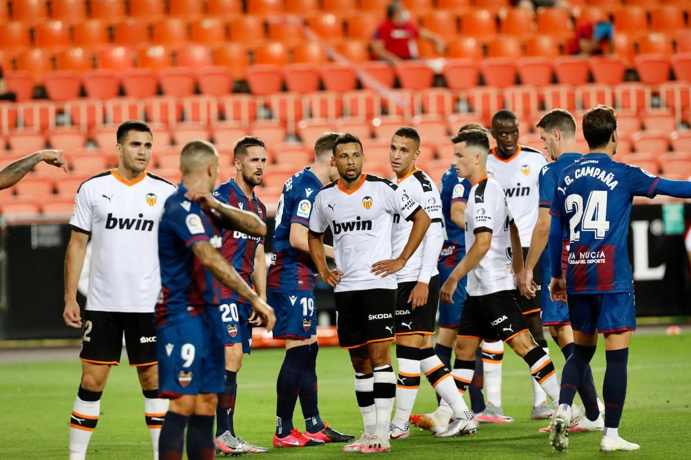 Fotos: El derbi entre el Valencia y el Levante, en imágenes