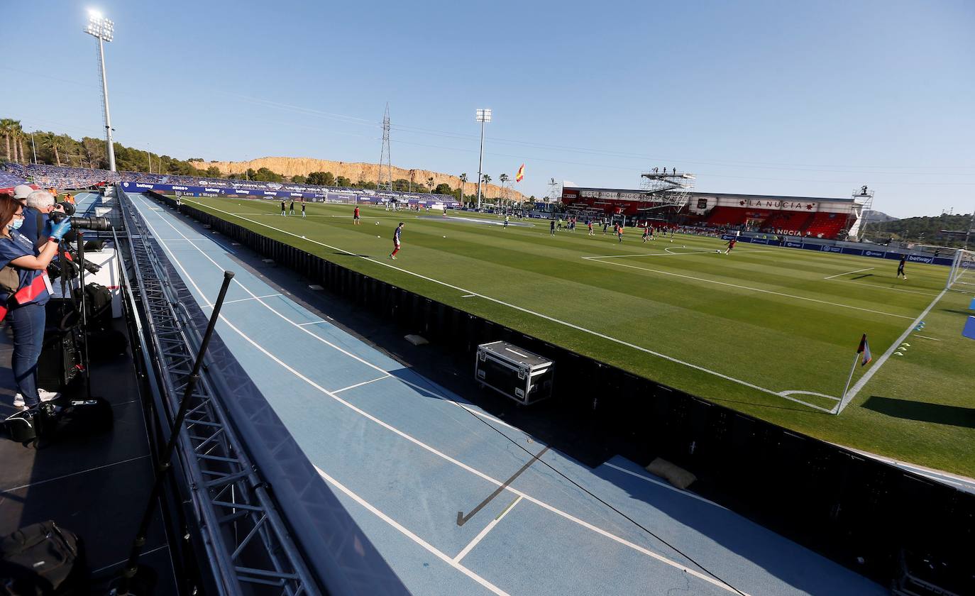 El Levante UD recibe al Sevilla FC, en el partido correspondiente a la jornada 29 de Liga, en el estadio Camilo Cano de La Nucía (Alicante).